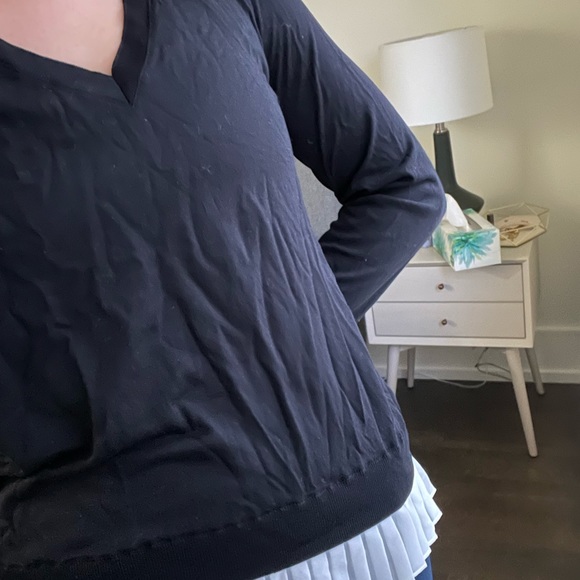 Massimo Dutti v neck sweater with pleated hem - Picture 3 of 4